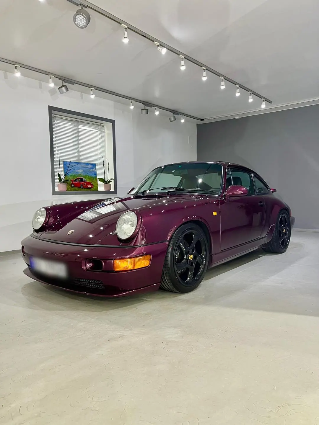 Fiolett Porsche 964 i studio